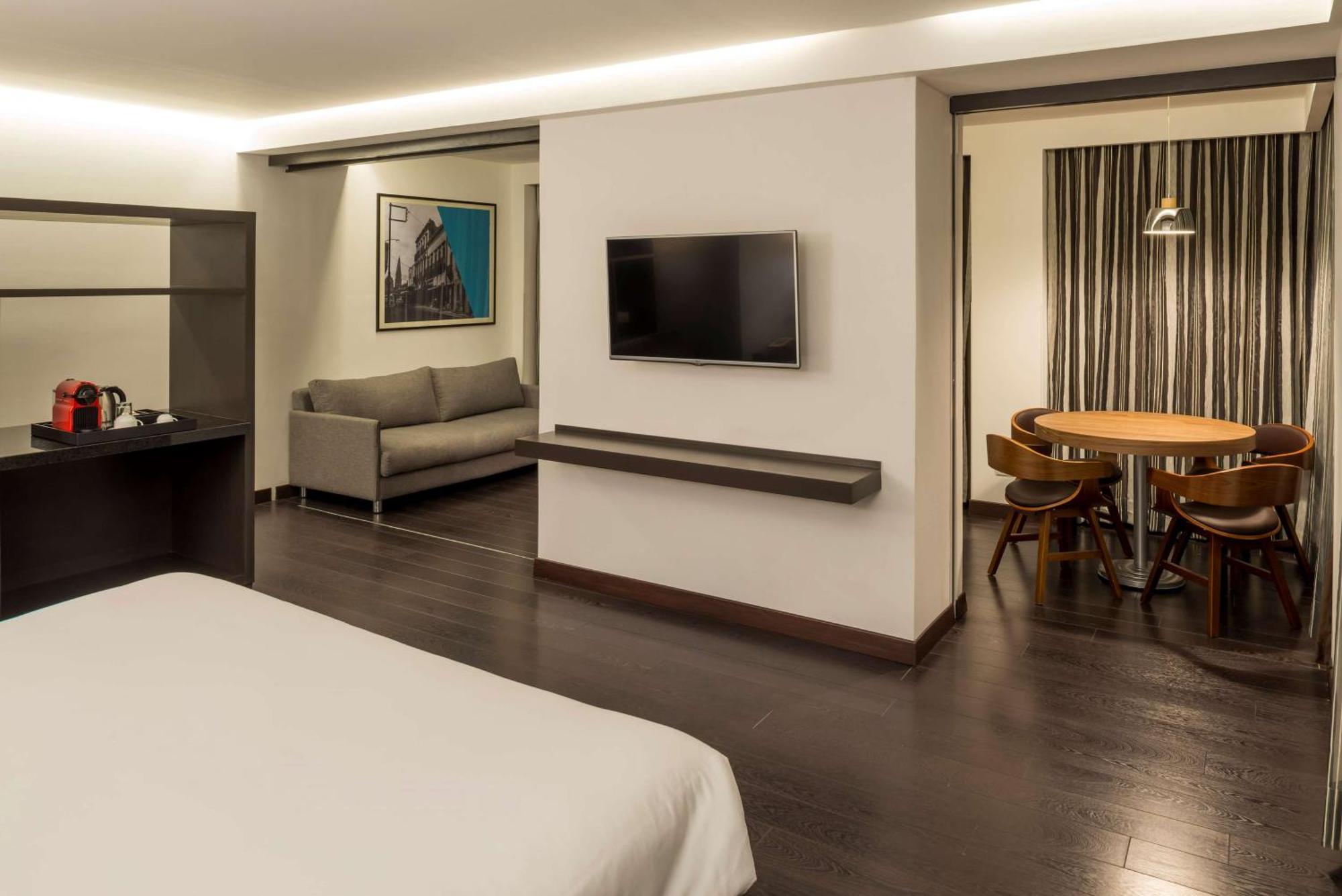 Hilton Doubletree Guadalajara Centro Historico Otel Dış mekan fotoğraf