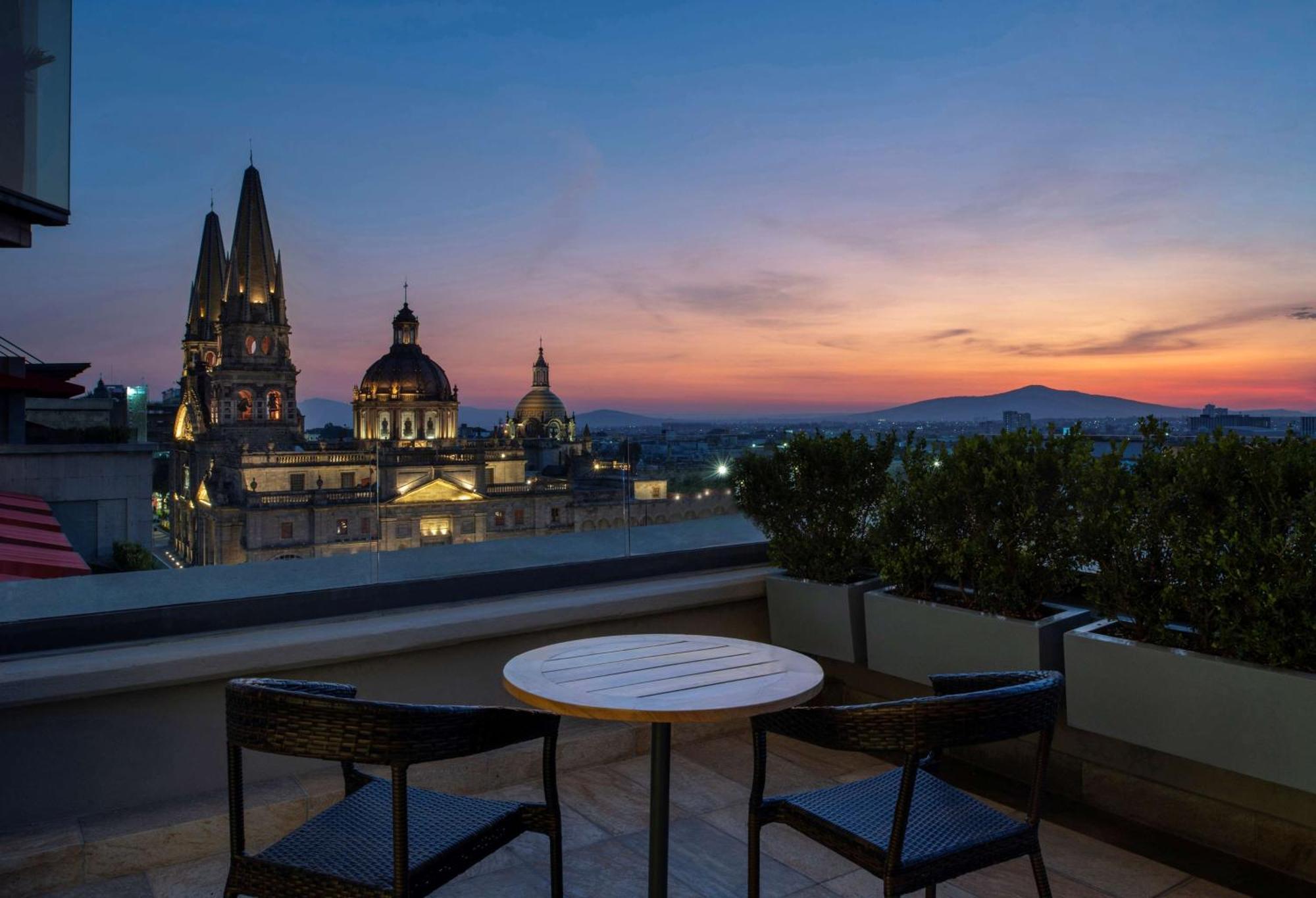 Hilton Doubletree Guadalajara Centro Historico Otel Dış mekan fotoğraf